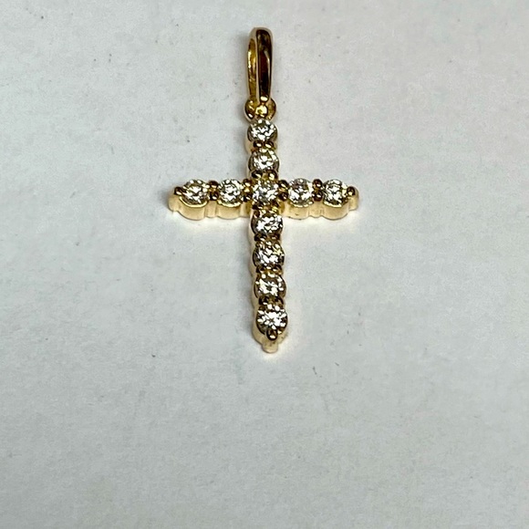 Beautiful 14 k yellow gold Cross Pendant with Diakonds - Picture 2 of 10